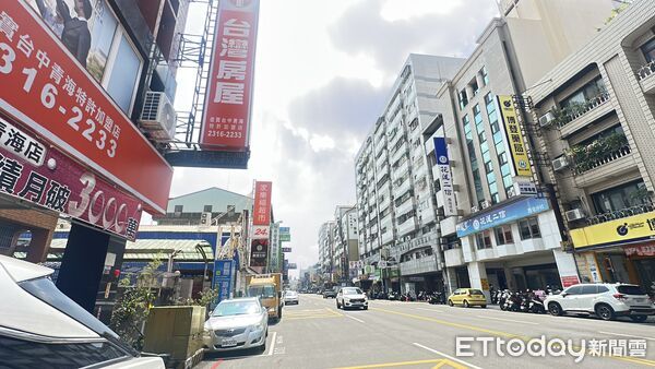 ▲▼假期泳池,青海路,西屯,歇業             。（圖／記者陳筱惠攝）