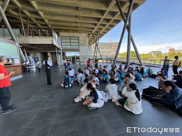 ▲台南市教育局與廣達文教基金會合作推動《游於藝》計畫，暑期培訓學生成為藝術小尖兵。（記者林東良翻攝，下同）