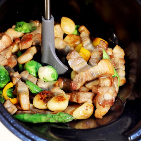 ▲韓國Rollpan自動翻炒鍋登台。（圖／品牌提供）