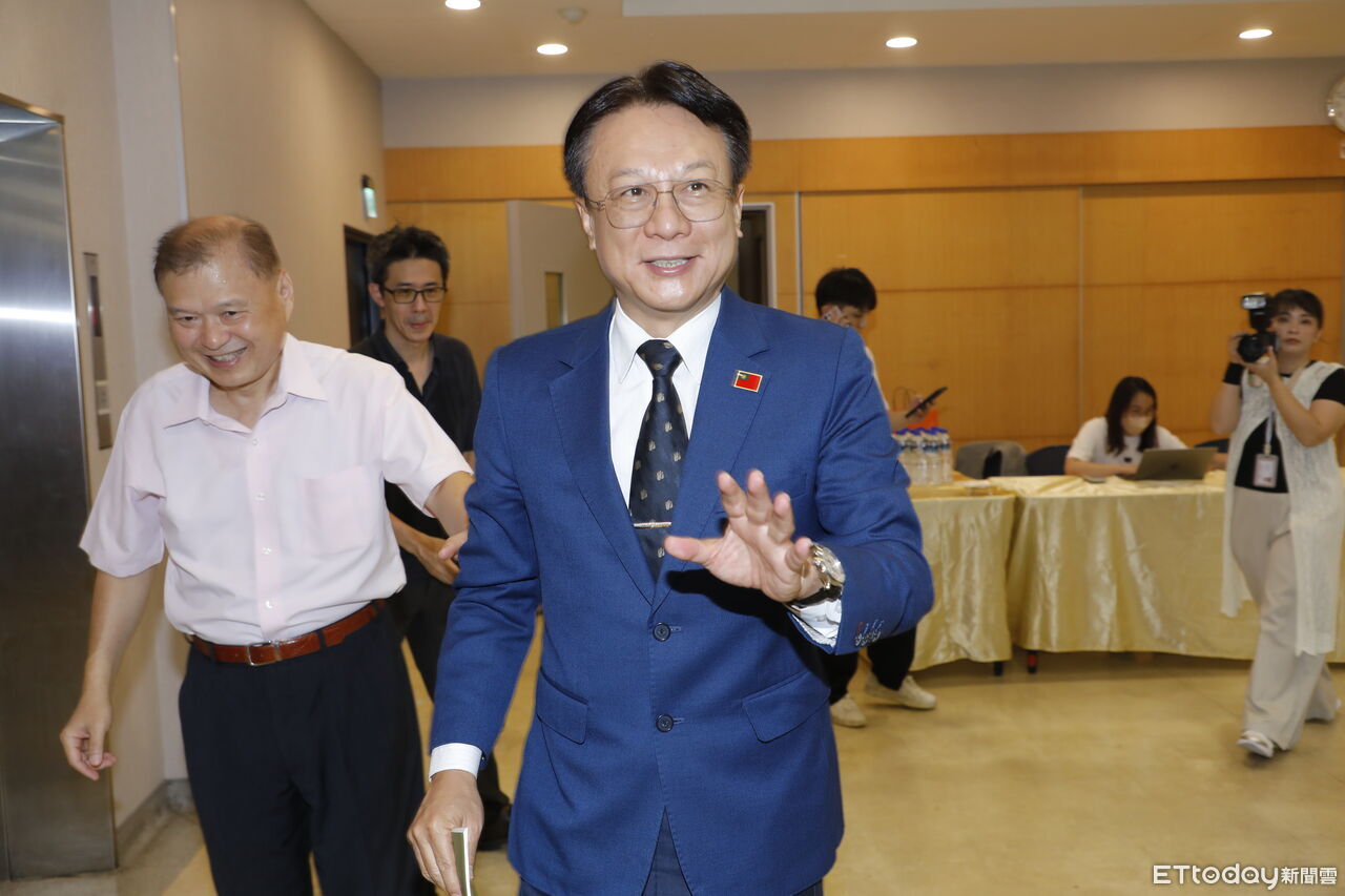 卓伯源選黨主席很急！　勸退郝龍斌嗆「2028藍白有你不會郝」