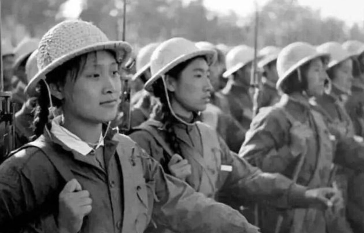 ▲1959年的女民兵方隊。（圖／翻攝新民週刊）