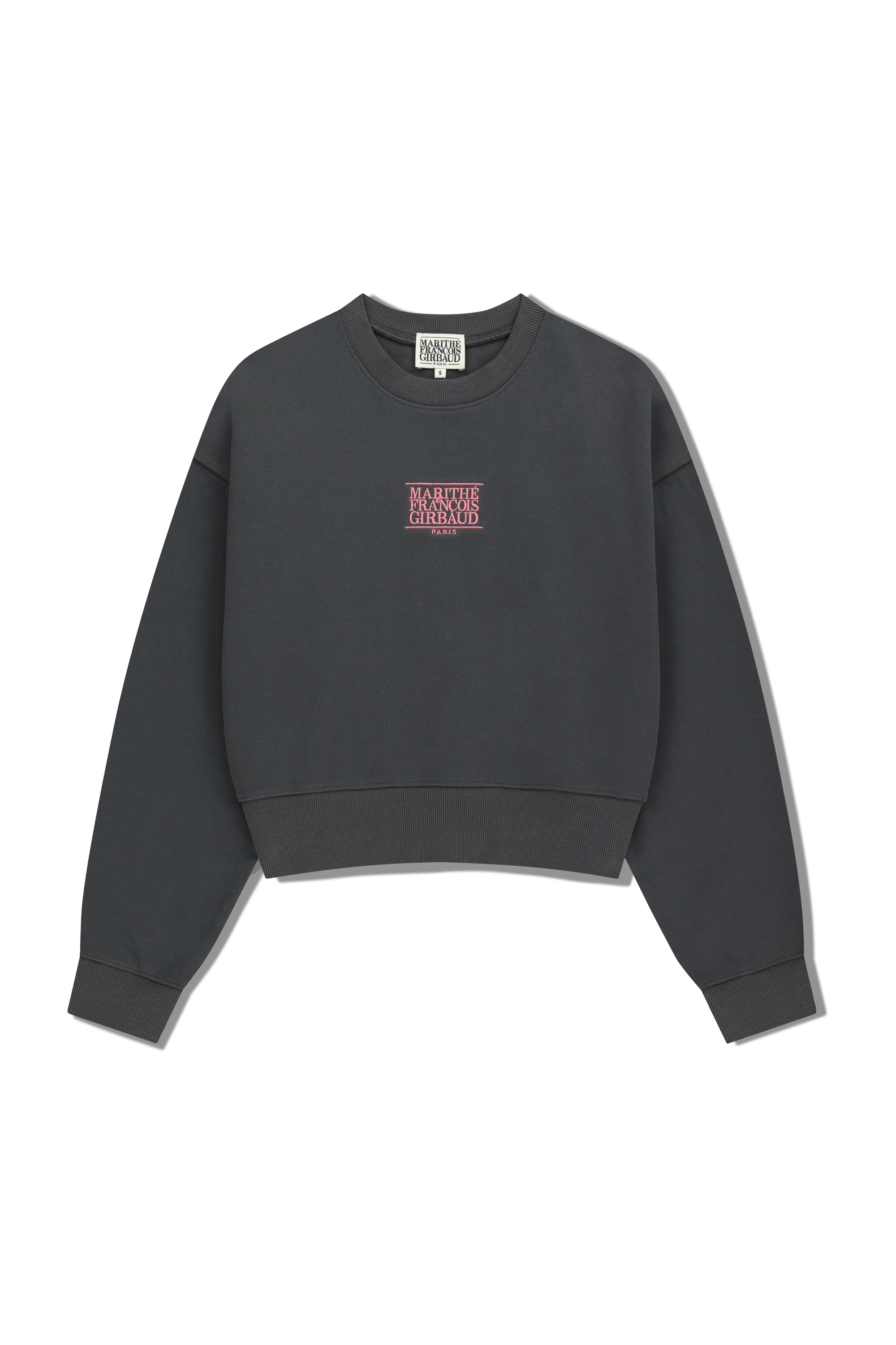 ▲▼         彭千祐示範M+FG學院風「想坐在巴黎咖啡廳」    。（圖／品牌提供）