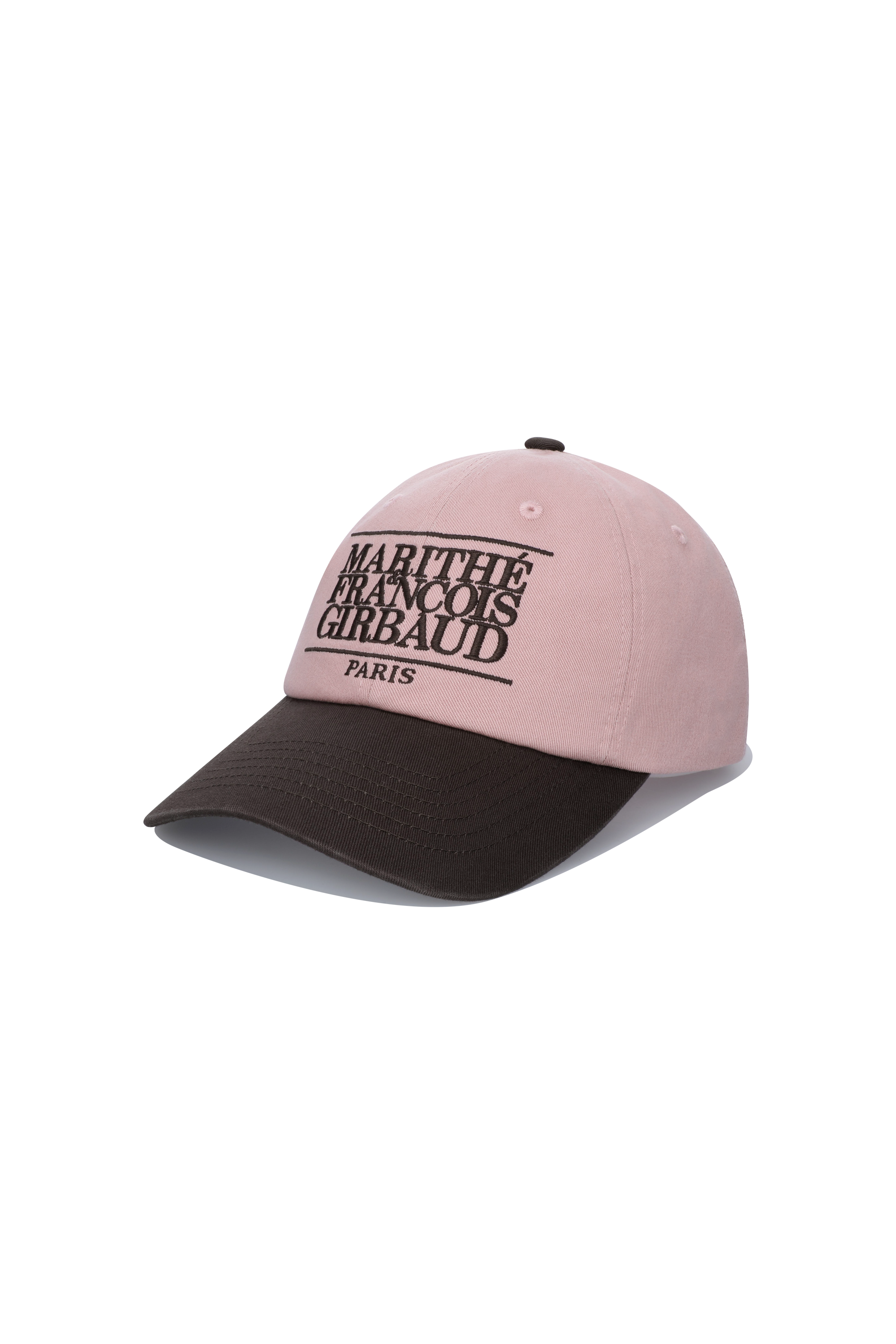 ▲▼         彭千祐示範M+FG學院風「想坐在巴黎咖啡廳」    。（圖／品牌提供）