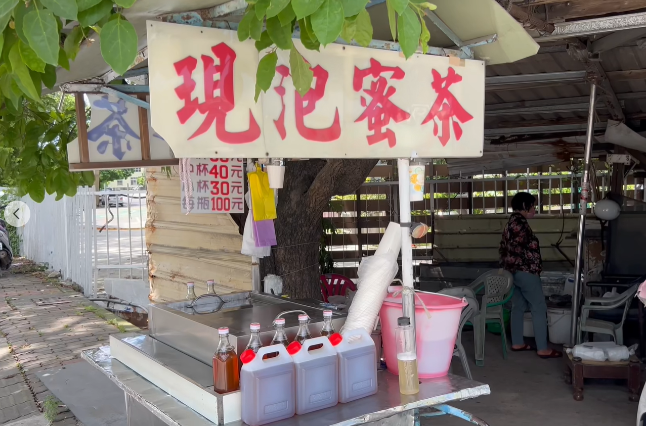 ▲▼高雄50年現泡手搖飲傳奇餐車熄燈　老闆鞠躬感謝曝最後營業日。（圖／翻攝自臉書社團／高雄大小事）