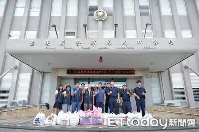 成功鎮福德宮捐贈物資 警民攜手關懷弱勢家庭