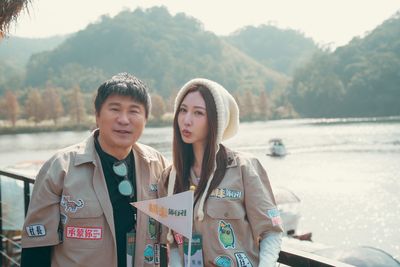 曾莞婷現身！胡瓜精神都來了「親幫夾菜」　小禎傻眼：在旁邊都快冷死