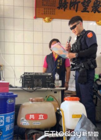 ▲東港警方深入社區宣導交通安全。（圖／記者陳崑福翻攝）