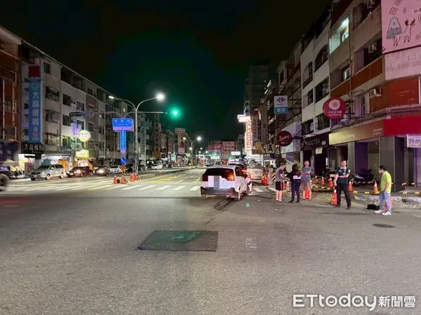 ▲台南市北安路凌晨發生救護車與轎車碰撞事故，詳細肇事原因仍待釐清。（記者林東良翻攝，下同）