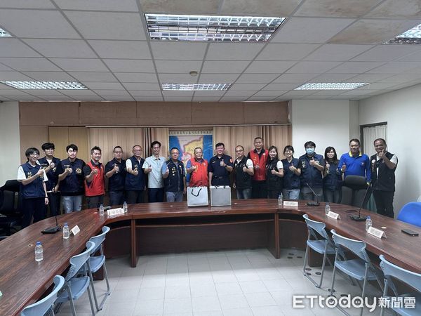 ▲捐贈恆春警分局偵查科技器材。（圖／記者陳崑福翻攝）