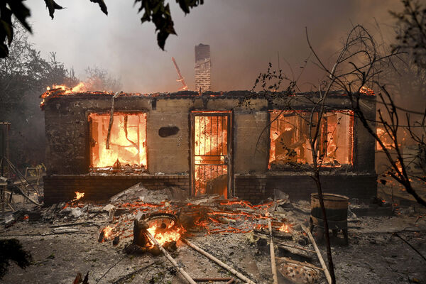 ▲▼美國加州北部3日野火，燒毀面積高達1.3萬英畝（5261公頃），掏金熱年代的偏遠華人聚落「中國營」（Chinese Camp）也付之一炬。（圖／達志影像／美聯社）