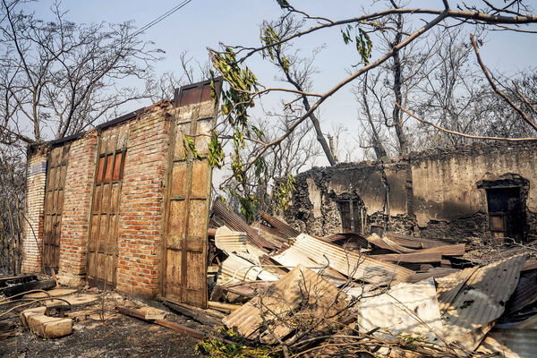 ▲▼美國加州北部3日野火，燒毀面積高達1.3萬英畝（5261公頃），掏金熱年代的偏遠華人聚落「中國營」（Chinese Camp）也付之一炬。（圖／達志影像／美聯社）