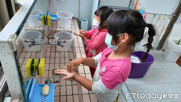 ▲▼花蓮縣衛生局提醒落實正確洗手5步驟及洗手五時機並堅守「生病不上學」的原則。（圖／花蓮縣衛生局提供，下同）