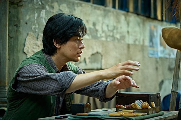 ▲▼父親也失明！朴正民爭取盲人角色「體會爸爸辛苦」　背後有洋蔥。（圖／壹壹喜喜提供）