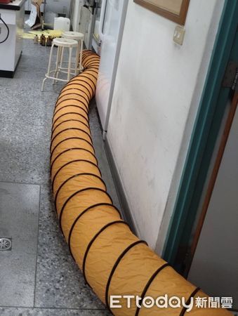 ▲▼ 台中市中興大學今(4)日下午發生一起實驗室意外，有學生在處理強酸廢液時不慎受傷    。（圖／記者許權毅攝）