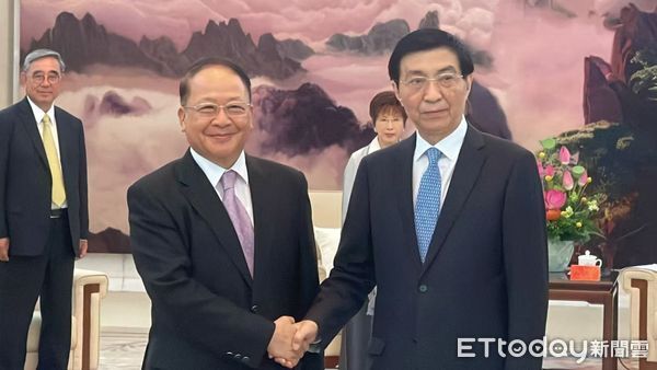 ▲▼ 2025.9.4「九三大閱兵」之後，王滬寧接見洪秀柱一行，吳成典、連勝武、王育誠、李政宏、丁鲲華等十多人            。（圖／記者任以芳攝）