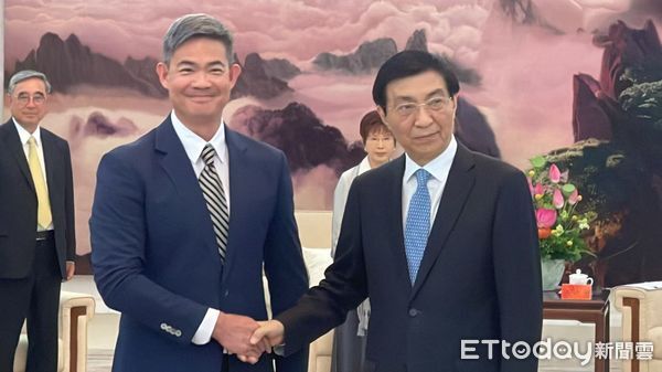 ▲▼ 2025.9.4「九三大閱兵」之後，王滬寧接見洪秀柱一行，吳成典、連勝武、王育誠、李政宏、丁鲲華等十多人            。（圖／記者任以芳攝）