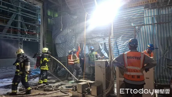 ▲▼台中火力發電廠變電室起火，警消已控制火勢。（圖／民眾提供，下同）