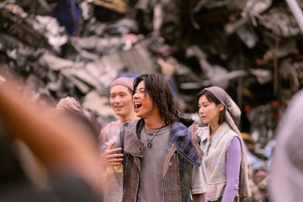 ▲許光漢在《他年她日》片中透過「親額頭」動作來表達感謝或給予祝福。（圖／甲上提供）