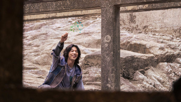 ▲許光漢在《他年她日》片中透過「親額頭」動作來表達感謝或給予祝福。（圖／甲上提供）