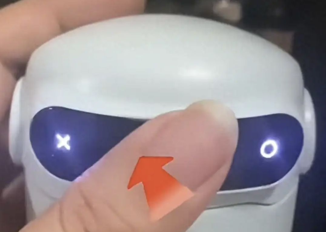 ▲孩童用指紋解鎖水壺標榜著可以反惡作劇、反霸凌。（圖／翻攝半島都市報）