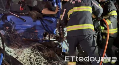 台東貨車清晨「過彎沒減速」自撞 車身扭成鐵球駕駛受困