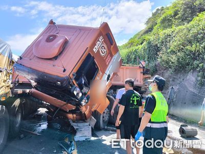 快訊／台2線嚴重事故！油罐車追撞2聯結車　貢寮至頭城雙向封閉