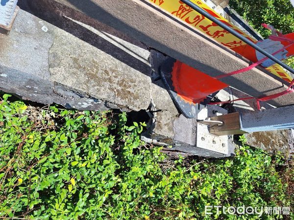 ▲▼             基隆嶼登山步道觀景平台前方青蛙石至燈塔區間暫時封閉。（圖／記者郭世賢翻攝，下同）