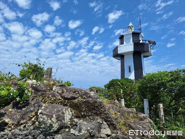 ▲▼             基隆嶼登山步道觀景平台前方青蛙石至燈塔區間暫時封閉。（圖／記者郭世賢翻攝，下同）