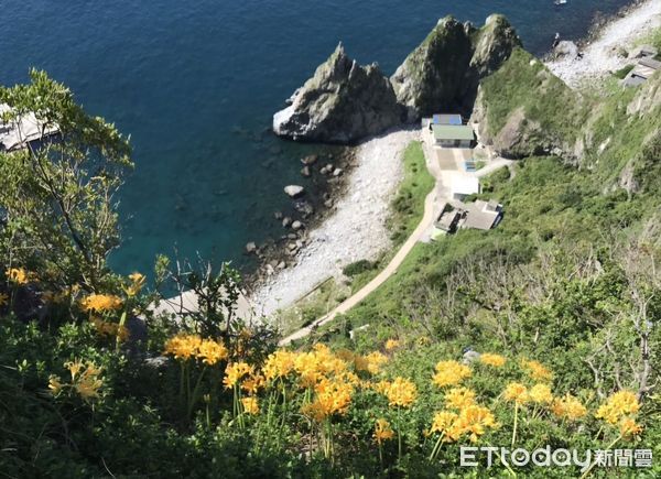 ▲▼             基隆嶼登山步道觀景平台前方青蛙石至燈塔區間暫時封閉。（圖／記者郭世賢翻攝，下同）