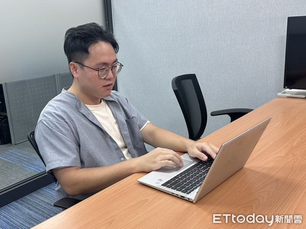 ▲台南青年陳軒立透過「產業新尖兵計畫」成功跨域轉職，實現多年程式開發夢想。（記者林東良翻攝，下同）