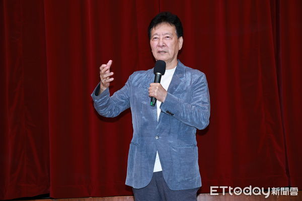 ▲▼趙少康說明接受中評委證書相關    。（圖／記者黃克翔攝）