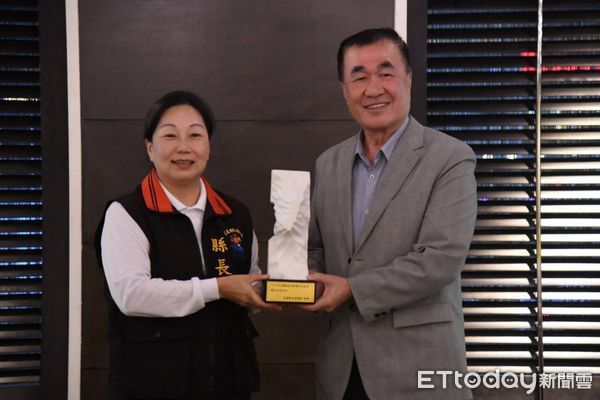 ▲▼花蓮縣長徐榛蔚率縣府團隊與台北副市長李四川在君悅酒店進行城市交流會議。（圖／花蓮縣政府提供，下同）