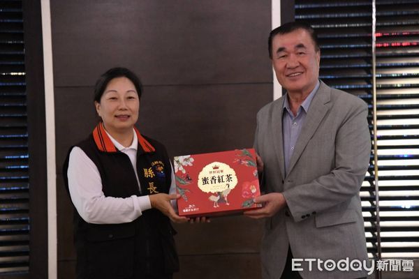 ▲▼花蓮縣長徐榛蔚率縣府團隊與台北副市長李四川在君悅酒店進行城市交流會議。（圖／花蓮縣政府提供，下同）