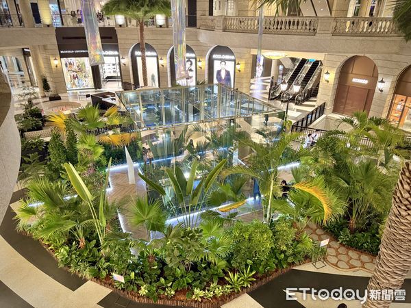 ▲信義區BELLAVITA「初心如鏡」裝置只展到9月21日。（圖／記者彭懷玉攝）