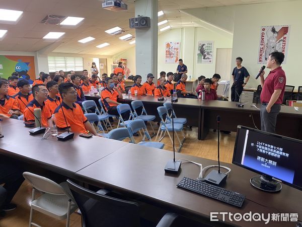 ▲台南消防第七大隊辦理EMT複訓，實務演練強化急救技能。（記者林東良翻攝，下同）