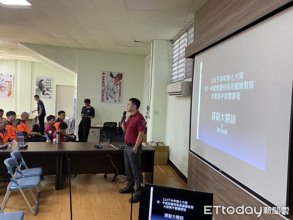 ▲台南消防第七大隊辦理EMT複訓，實務演練強化急救技能。（記者林東良翻攝，下同）