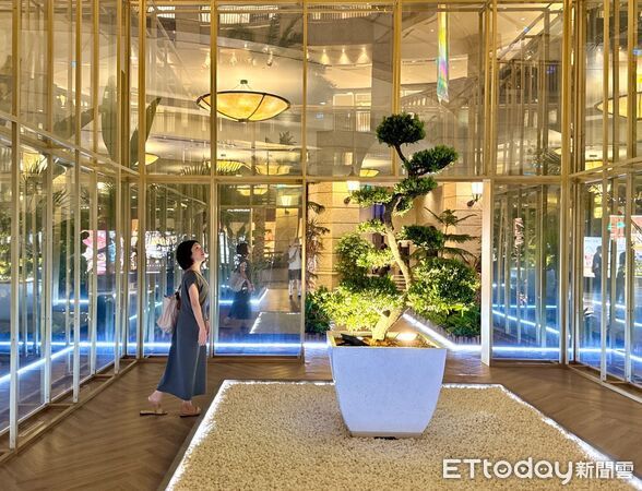 ▲信義區BELLAVITA「初心如鏡」裝置展到9月21日。（圖／記者彭懷玉攝）