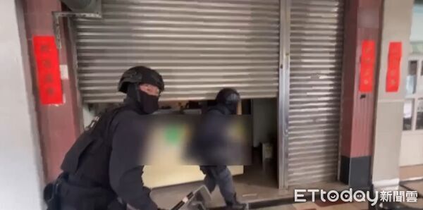 ▲▼24歲外籍移工組收簿車手團，遊走在兩大幫派成立的機房、水房之間。（圖／記者邱中岳翻攝）