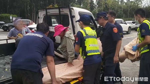 ▲▼    攀登芙蓉山險落深谷，竹崎警急救援  。（圖／竹崎分局提供）