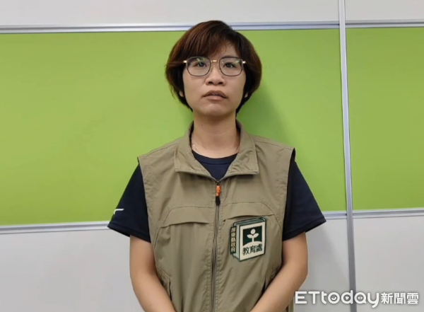 ▲男學生膝蓋選遭劃傷。（圖／翻拍臉書）