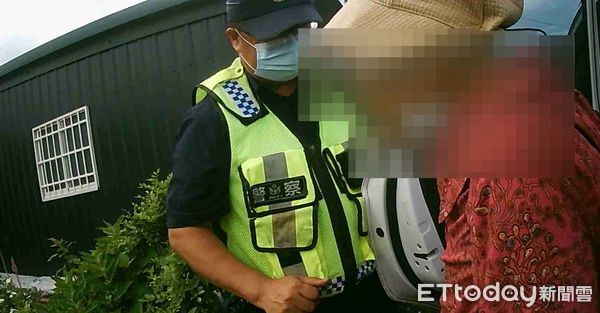 ▲長濱分駐所助高齡婦人平安返家。（圖／記者楊晨東翻攝）