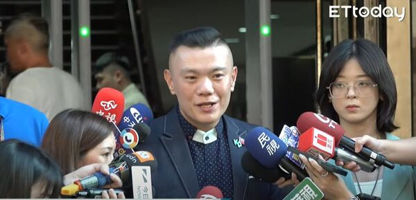 ▲民眾黨台中市議員江和樹說明柯文哲交保金籌措進度。（圖／翻攝自YouTube／ETtoday）