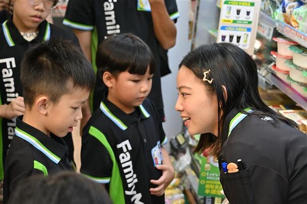 ▲▼全家啟動「全家珍愛新住民」公益計畫。（圖／業者提供）
