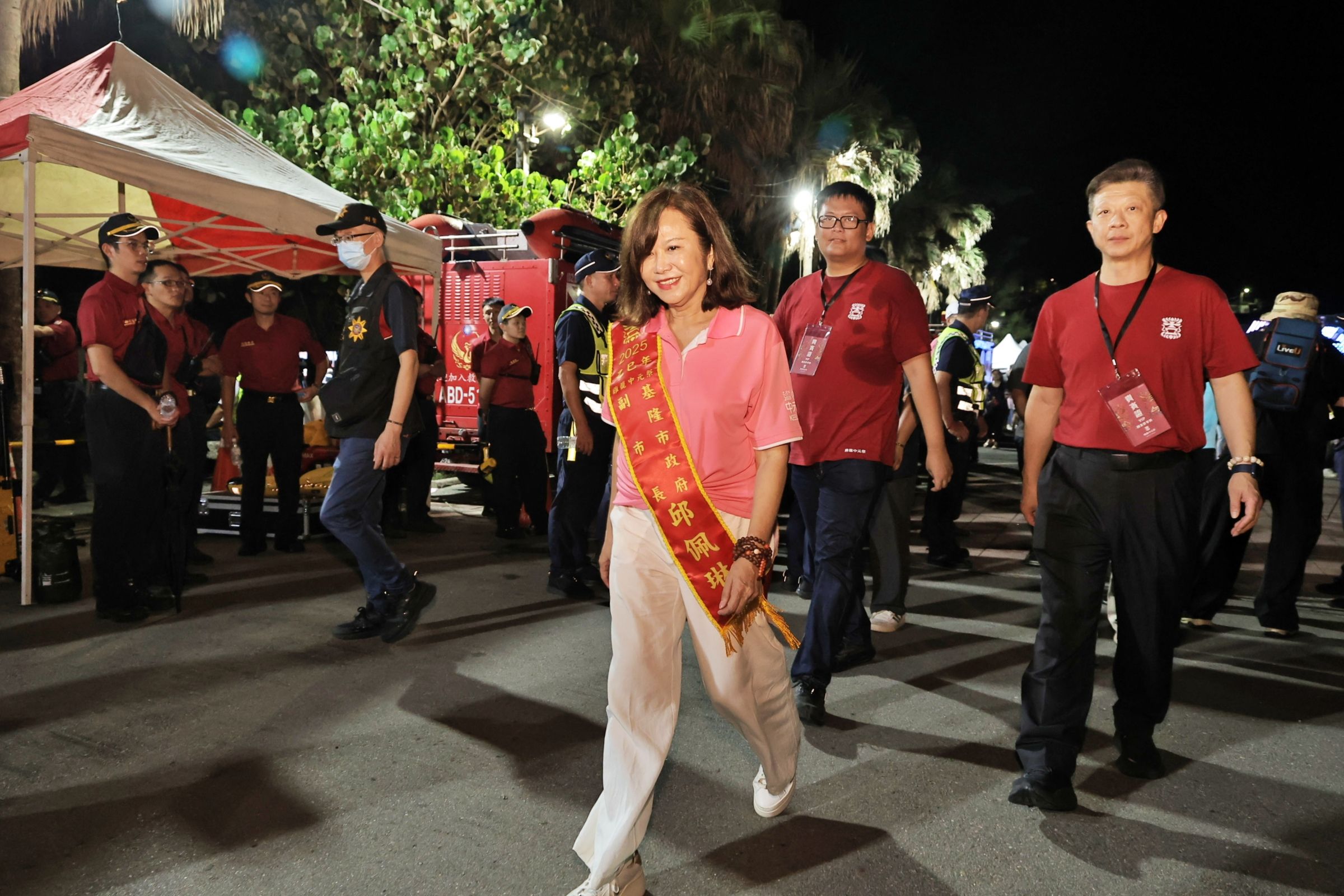 ▲基隆中元祭重頭戲！望海巷施放水燈頭。（圖／記者郭世賢翻攝）