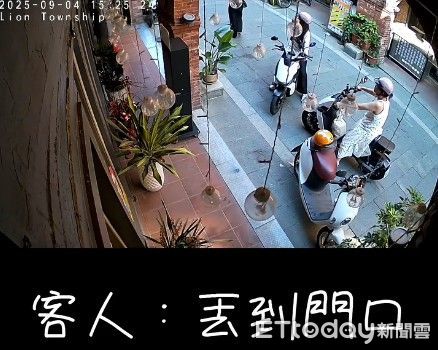 ▲金門遊客不滿咖啡廳規定低消，在門口丟垃圾。（圖／記者林名揚翻攝，下同）