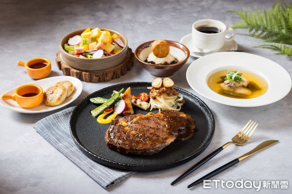 ▲憑註冊單或學雜費繳費收據可享4人同行1人免費。（圖／台北天成大飯店提供）