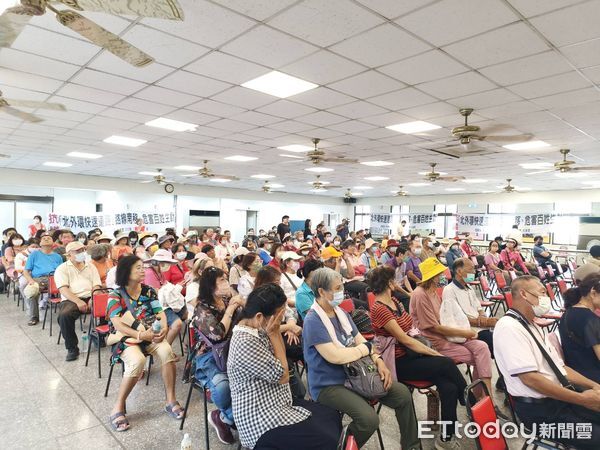 ▲台南北外環第4期工程公聽會再引居民反對聲浪，強調噪音與震動衝擊住家。（記者林東良翻攝，下同）