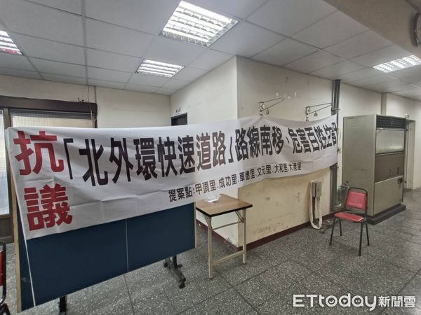 ▲台南北外環第4期工程公聽會再引居民反對聲浪，強調噪音與震動衝擊住家。（記者林東良翻攝，下同）