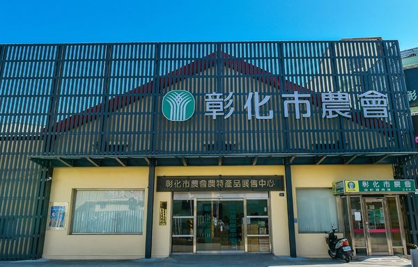 ▲男子不滿彩券遭農會人員毀損先放鞭炮再打電話洩憤。（圖／翻攝自彰化市農會）