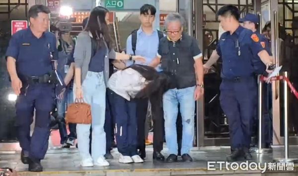 ▲應曉薇3千萬元交保，辦保結束步出法院。（圖／黃哲民，下同）